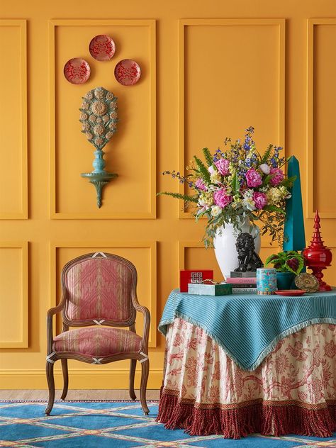 Sherwin-Williams Gold Crest Gold Paint Colors, Interior Wall Colors, Best Interior Paint, Color Forecasting, Sherwin Williams Colors, Perfect Paint Color, Yellow Wall, Interior Painting, Dark Interiors