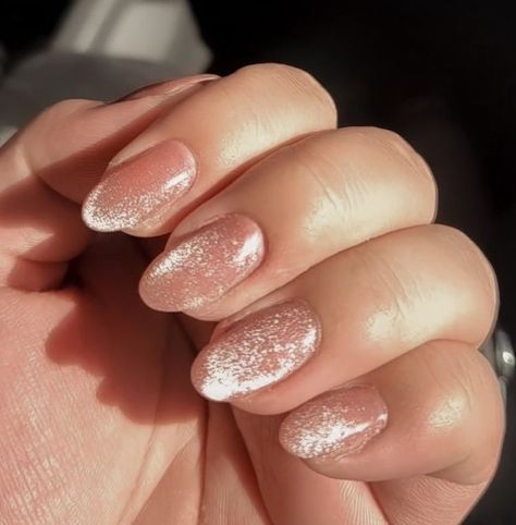 Velvet Dip Nails, Wedding Nails Cat Eye, Cateye White Nails, Almond Nails Cateye, Nails Cateye Effect, Nude Velvet Nails, Gold Cateye Nails, Cat Eye Nude Nails, Champagne Cat Eye Nails