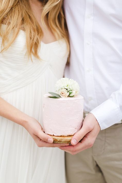 Elegant Sailboat Elopement Ideas Elopement Wedding Cake, Sailboat Elopement, Wedding Cake Boho, Elopement Cake, Small Elopement Wedding, Cake Boho, Minimal Color Palette, Mini Wedding Cakes, Yacht Wedding