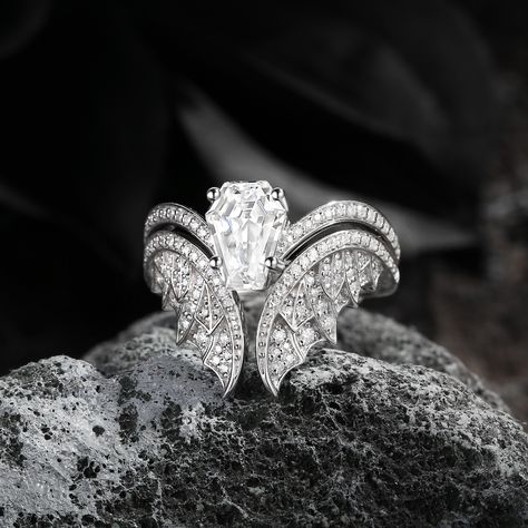 The white version of the bat ring🦇 is like an angel’s wings, giving it a pure white and flawless atmosphere. It is more suitable as a classic color proposal engagement ring! Link in bio🤍✨ 🔍Coffin Cut Moissanite Vintage White Gold Bridal Set 2pcs - Bat Ring #unqiuewedding #weddingband #engagement #engagementrings #proposalring #nontraditionalbride #coffinshape #coffinring #uniquejewelry #batring #alternativegirl #gothicstyle #gothicjewelry #vampirevibes #vampireiaries #vampirejewelry #starla... Bat Ring Jewelry, Nontraditional Bride, Vampire Jewelry, Bat Ring, Gold Bridal Set, White Gold Bridal Set, Angel S, Gothic Ring, Bat Wing