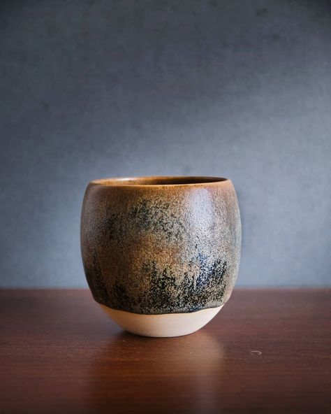 Jakub Rafajdus on Instagram: “This one could be pretty easily my new favorite glaze 🤩 what you think? * I'll probably post a detailed shot of this one. * For every…” Textured Amber Glaze Combinations, Textured Amber Brown Glaze Combinations, Clay Glazing, Clay Forms, Glaze Combinations, Glaze Combos, Pottery Glaze, Amaco Glazes, Ceramic Glaze Recipes