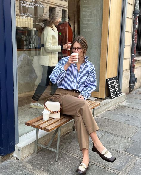 Elodie Romy, Oversized Button Down Shirt Outfit, White Loafers Outfit, Work Outfits Frauen, Ballet Flats Outfit, Old Money Fashion, Estilo Hijab, Casual Chic Outfits, Style Désinvolte Chic