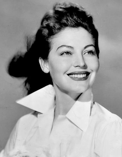 Ava Gardener, Ava Gardner, Vintage Black Glamour, Old Hollywood Stars, December 24th, Actrices Hollywood, 28 Years Old, Old Hollywood Glamour, Golden Age Of Hollywood