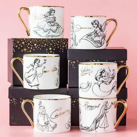 Princess Mug, Disney Princess Mugs, Minnie Mouse Mug, Mermaid Mugs, Disney 101 Dalmatians, Ornament Display, Disney Mugs, Disney Figurines, Pretty Mugs