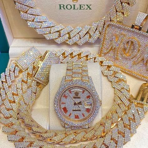 Chain Necklace Outfit, Caribbean Queen, Rose Gold Chain Necklace, Dope Jewelry Accessories, Hublot Watches, Expensive Jewelry Luxury, Amazing Watches, Luxury Diamonds, Dope Jewelry