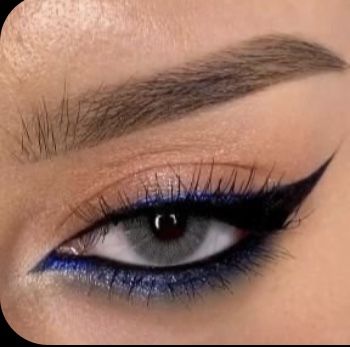 Futuristic Nails, Navy Blue Makeup, Blue Eyeliner Makeup, Ball Makeup, Blue Eyeshadow Looks, Under Eye Makeup, Dark Blue Eyes, Blue Makeup Looks, Silver Makeup