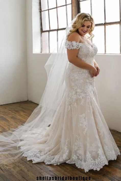 Look at this gorgeous fit and flare wedding dress - what a beautiful and elegant dress! We specialize in plus size bride wedding gowns. Plus Size Wedding Dresses With Sleeves, Curvy Wedding Dress, Curvy Wedding, Flare Wedding Dress, Plus Wedding Dresses, Plus Size Wedding Gowns, Boda Mexicana, Curvy Bride, Fit And Flare Wedding Dress