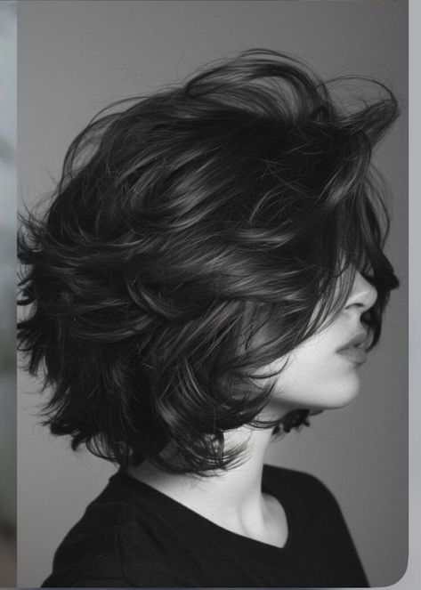 Short Haircuts For Poofy Hair, Short Hair Lots Of Layers Texture, Short Choppy Wavy Hair, Dixie Cut Hair Short, How To Style Shaggy Hair, Haircuts For Thick Coarse Hair, Choppy Shoulder Length Hair, Short Feathered Haircuts, Cortes De Pelo Corto Mujer