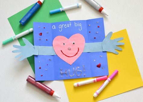 Many of us know how tough it is to be away from loved ones, but with a few craft supplies, create this fun hug card to "give a hug" to someone you love! Give A Hug, Hug Card, Send A Hug, Birthday Card Craft, Welcome Card, Mothers Day Crafts For Kids, Handmade Kids, Fathers Day Crafts, Craft For Kids