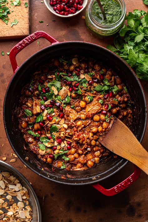 Vegan jackfruit tagine - Lazy Cat Kitchen Vegan Jackfruit, Lazy Cat Kitchen, Tagine Recipes, Cat Kitchen, Chickpea Stew, Veggie Meals, Lazy Cat, Ripe Tomatoes, Plum Tomatoes