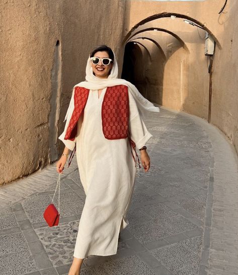 Iran Street Style, Persian Outfits, Manto Persian Fashion, Iranian Clothes, Persian Street Style, Dubai Street Style, Iranian Style, Iranian Fashion, Fashion Show Dresses