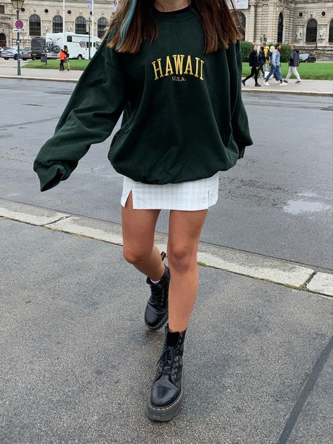 Mini Skirt And Sweatshirt Outfit, Brandy Melville Sweatshirt Outfit, Oversized Hoodie Skirt Outfits, Crewneck And Skirt Outfit, Brandy Hoodies, Oversized Tshirt With Mini Skirt, Oversized Brandy Hoodie, Tennis Skirt Oversized Sweater, Hoodie With Skirt