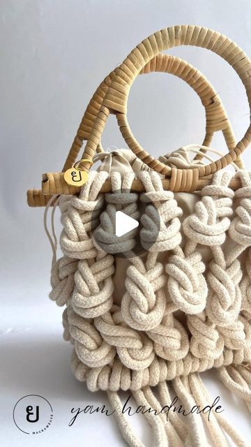 Macrame Bag Tutorial, Bag Macrame, Free Macrame Patterns, Handbags Patterns, Macrame Knots Tutorial, Knots Tutorial, Bamboo Bag, Crochet Handbags Patterns, Macrame Patterns Tutorials