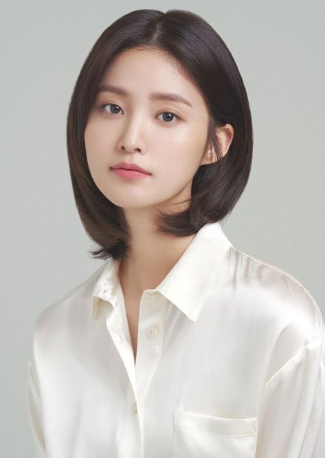 Exid Junghwa, Beautiful Eyebrows, Asian Short Hair, Hairstyles For Round Faces, Fair Skin, Blonde Hair Color, Round Face, Korean Beauty, Ulzzang Girl