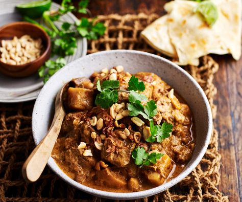 Slow Cook Beef, Frugal Dinners, Slow Cooker Beef Curry, Beef Massaman, Beef Massaman Curry, Weekly Recipes, Slow Cooker Recipes Beef, Massaman Curry, Australia Food