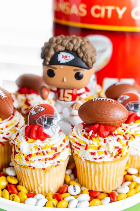 Chiefs Super Bowl Food Ideas, Kc Chiefs Super Bowl Snacks, Super Bowl Party Food Chiefs, Chiefs Super Bowl Food, Superbowl Party Decorations Chiefs, Cheifs Superbowl Cupcakes, Chiefs Football Birthday Party, Kansas City Chiefs Party Food, Kansas City Chiefs Party Decorations