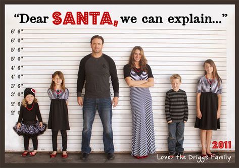 Funny Christmas Photo Cards, Funny Family Christmas Cards, Funny Christmas Photos, Christmas Couple Pictures, Unique Family Photos, Christmas Humor Ecards, Funny Christmas Pictures, Christmas Ecards, Family Christmas Card Photos