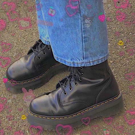 Jadon Outfit, Combat Boots Aesthetic, Doc Martens Aesthetic, Soft Egirl, Dr Martens Style, Dr Martens White, Doc Martens Outfit, Girls Short Haircuts, Doc Martens Boots