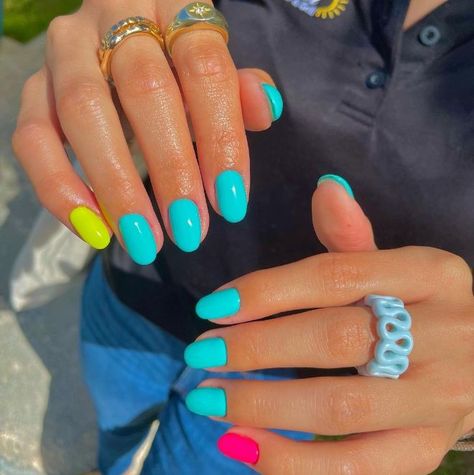 August Nails, Summery Nails, Bright Nails, Cute Gel Nails, Get Nails, Summer Nails Colors, Neon Nails, Dipped Nails, Nails And Makeup