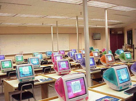 Who remembers the elementary computer labs looking like this back in the day??!! So colorful & beautiful. People would race to get their favorite color computer during projects. Haha. 1998 1999 2000 elementary school iMac computer lab nostalgia 90s kids early 2000s 00s 90’s Nostalgia, Nostalgia 2000s, Right In The Childhood, Childhood Memories 90s, Fran Fine, The Oregon Trail, Childhood Memories 2000, 90s Memories, 2000s Nostalgia