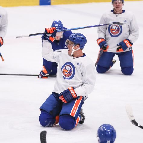 Anders Lee Islanders, Anders Lee, New York Islanders, King Of My Heart, Hockey Players, Canada Goose Jackets, Nhl, Motorcycle Jacket, Really Funny