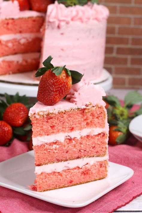 Strawberry Cake From Scratch, Strawberry Wedding Cakes, Strawberry Layer Cakes, Homemade Strawberry Cake, Strawberry Cake Recipe, Strawberry Buttercream Frosting, Strawberry Extract, Strawberry Butter, Fluffy Cake