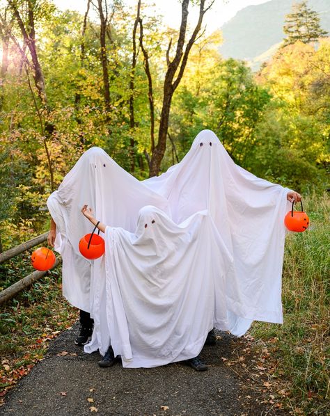 Happy Halloween! One of my favorites from this years Fall Minis. This little boy did not feel comfortable having his photo taken. Instead of just not doing family photos this year or even just forcing the boy to "deal with it" this mom came up with the cleaver idea to take "ghost" photos during their mini session. The mom assured me that she had very low expectations for her son and was fine if he kept this on the entire time. I played along and we had fun for a few minutes until he seemed... Low Expectations, Fall Minis, Brand Photography Inspiration, Ghost Photos, Fall Mini, Brand Photography, Deal With It, Mini Session, The Boy