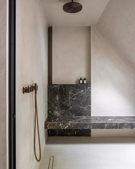 35 Walk-in Showers With Benches for a Spa-Like Experience Walk In Shower With Bench, Restroom Design, Bathroom Design Inspiration, Shower Niche, Shower Bench, Minimalist Bathroom, Marble Bathroom, Shower Design, Bathroom Toilets