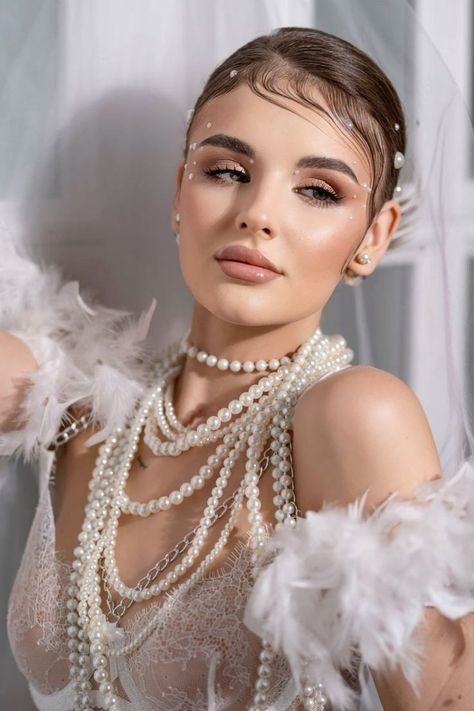 Greek Goddess Aesthetic, Pearl Outfit, Outdoor Christmas Decoration Ideas, Outdoor Decoration Ideas, Gatsby Costume, Goddess Aesthetic, White Wedding Theme, Christmas Decoration Ideas, Model Outfit