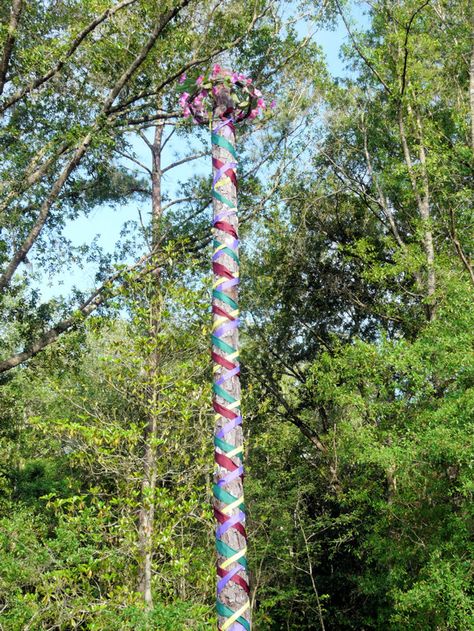 Making a Maypole May Pole Diy, Maypole Aesthetic, How To Make A Maypole, Maypole Diy, Maypole Illustration, Maypole Dance, Mythology Party, May Day Traditions, May Pole