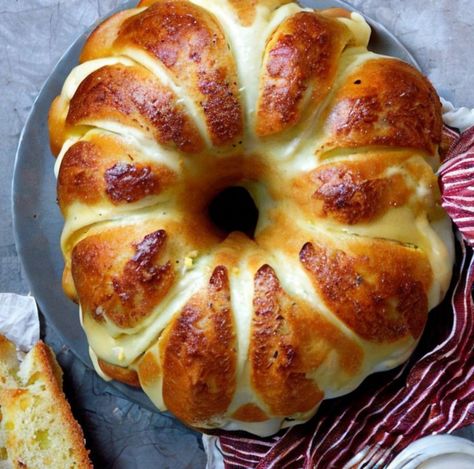 When I smelled this bread coming from the oven, I couldn't help but have thirds Best Dessert Bread Recipes, Great Bread Recipes, Recipes Using A Bundt Pan, Bundt Pan Cheesy Bread, Bundt Pan Bread Recipe, Bundt Recipes Dinner, Bundt Bread Recipes, Cheese Bread Cake, Cheesy Bundt Bread