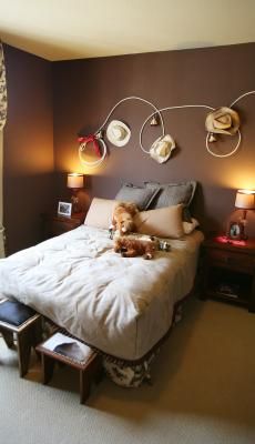 rodeo themed bedroom - I have an old lariat..... NOW I know what can be done with it! That and a few old horse shoes that I have.... Boys Cowboy Room, Cowboy Bedroom, Western Decorations, Cowgirl Bedroom, Cowboy Room, Western Rooms, Cool Kids Rooms, Western Bedroom, Decor Western