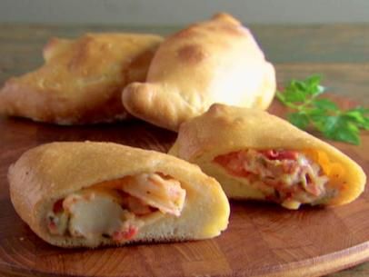 Mini Shrimp Calzones Calzones Recipe, Mini Beef Wellington, Calzone Recipe, Everyday Italian, Beef Wellington Recipe, Holiday Appetizers Recipes, Giada De Laurentiis, Beef Wellington, Cooking Channel