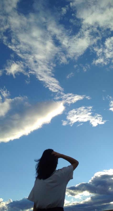 Blue sky clouds aesthetic Instagram fake story photo pretty Sky Woman, Girl Sky Aesthetic, Sky Selfie Aesthetic No Face, Calming Sky Aesthetic, Sky Selfie Aesthetic, Sky Asthetics Photos Blue, Sky People, Blue Sky Clouds, Cloud Photos