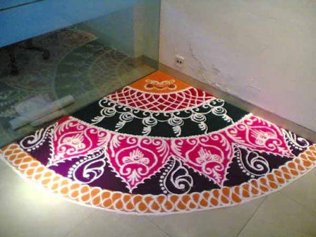 Best Corner Rangoli Designs Corner Rangoli Designs, Colourful Rangoli Designs, Artistic Rangoli, Sanskar Bharti Rangoli, Latest Rangoli Designs, Sanskar Bharti Rangoli Designs, Kolam Art, Colourful Rangoli, Traditional Rangoli