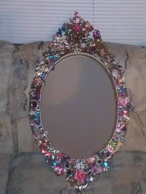 I made this mirror, many months of planning and buying!! bejeweled mirror! Mirror Embellishment Ideas, Bejeweled Mirror, Bedazzled Mirror, Mirror Diy Ideas, Decorate Mirror, Ideas Decoracion Salon, Decorated Mirror, Pretty Mirror, Rhinestone Mirror