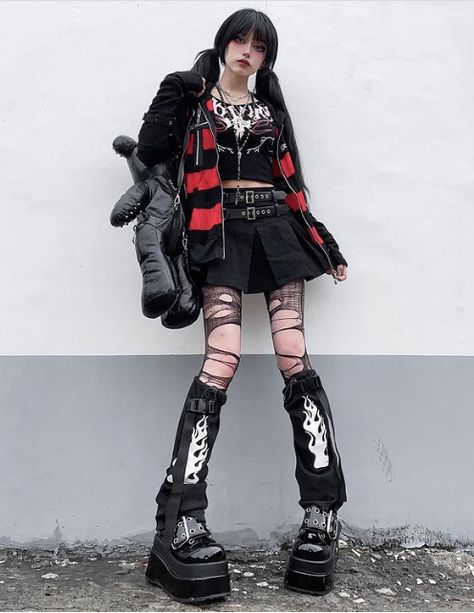 Grunge Leggings Outfit, Red Goth Outfits, E Girl Outfits, Emo Girl, Alt Outfits, E Girl, Alternative Clothing, Alt Fashion, Grunge Goth