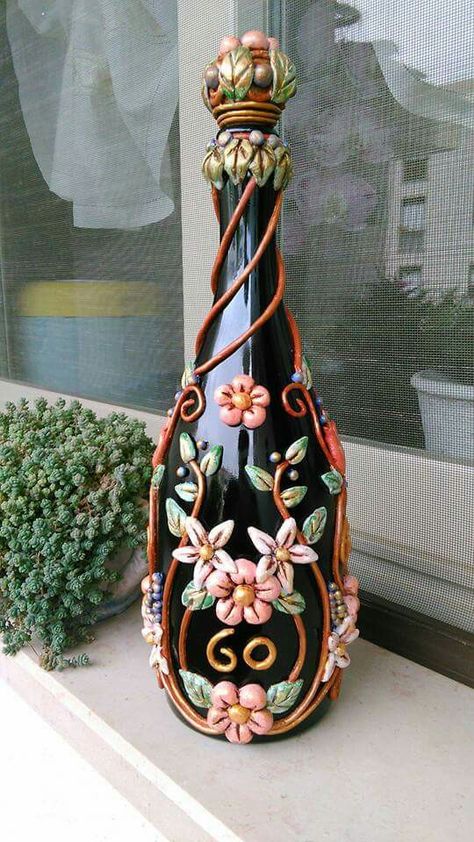 Glass Bottle Diy, Diy Glass Bottle Crafts, Wine Bottle Art, Glass Bottles Art, Wine Bottle Diy Crafts, Painted Wine Bottles, Diy Bottle Crafts, Wine Bottle Diy, Altered Bottles