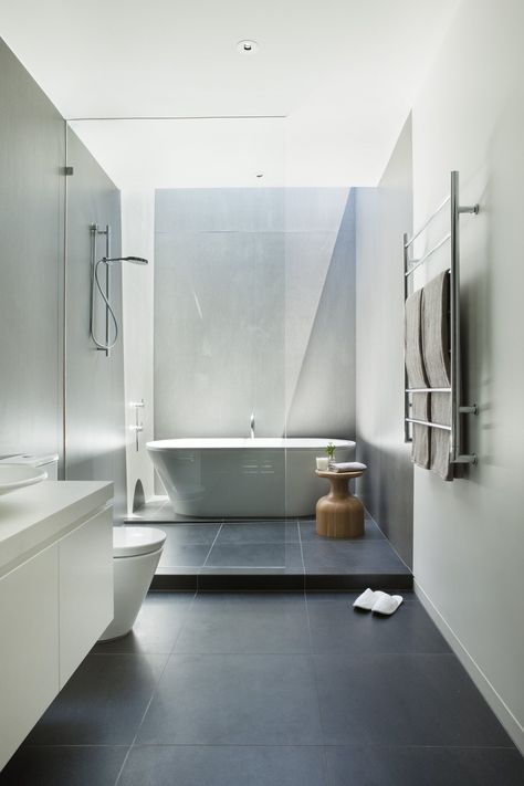 Malvern House by Lubelso; Melbourne, Australia. Malvern House, Open Bathroom, Dark Floors, Bad Inspiration, Ensuite Bathroom, Trendy Bathroom, Bathroom Floor Tiles, Bathroom Layout, Minimalist Bathroom