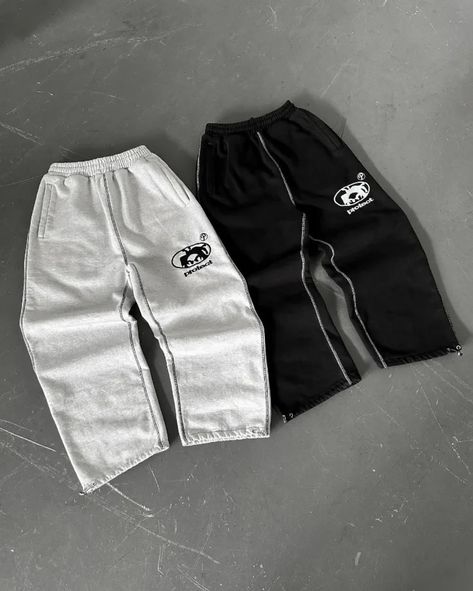 LINK IN BIO 🔗 EMBROIDERED SWEATPANTS Elevate your casual wear with our Embroidered Sweatpants, designed to merge comfort with effortless style. Sports Trousers Men, Hip Hop Sweatpants, Casual Pants Style, Style Sweatpants, Cotton Cargo Pants, Y2k Pants, Sweatpants Style, Korean Streetwear, Loose Fashion