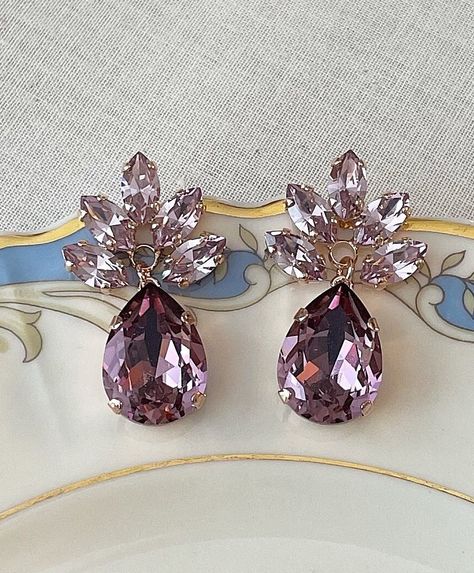 Mauve Jewelry, Minimalist Accessories Jewellery, Mauve Earrings, قلادات متدلية, Autumn Bridal, Elizabeth Jewelry, Crystal Chandelier Earrings, Asian Jewelry, Minimalist Accessories