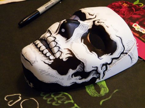 DIY Skull Mask Skulls Pictures, Mascara Papel Mache, Diy Skulls, Paper Mache Mask, Mascaras Halloween, Horror Masks, Theatre Masks, White Mask, Skull Mask