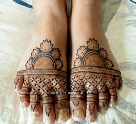 Mendi Design Lag, Simple Lag Mahendi, Lage Mahendi Design, Leg Mahanadi Design, Lag Mahendi Design, Lag Mehendi, Leg Mehndi Designs Unique, Lag Mehndi Design Simple, Mehendi Leg Design