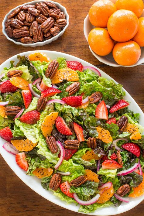 Strawberry Clementine Salad with Red Wine Vinegar Dressing - With an easy, sweet, tangy dressing and a topping of caramelized pecans, this delicious, fresh salad will add a splash of pizzazz to any meal. thecafesucrefarine.com Clementine Salad, Red Wine Vinegar Dressing, Clementine Recipes, Caramelized Pecans, Salad With Strawberries, Nice Recipes, Vinegar Dressing, Fresh Recipes, Fresh Salad