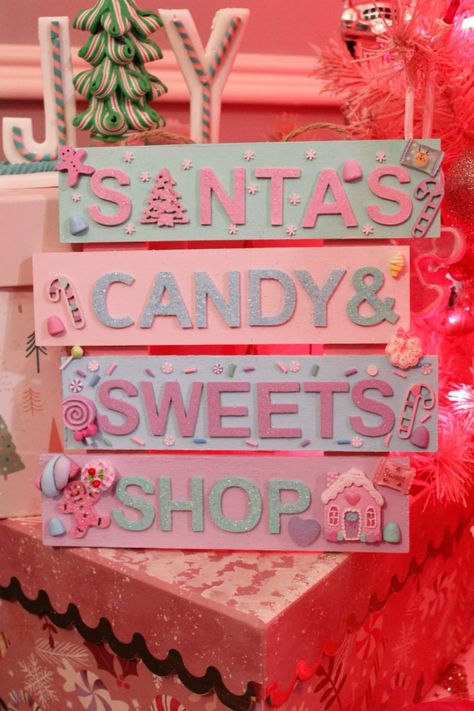 Santas Candy Shop, Santa’s Sweet Shop, Winter Formal Decorations, Christmas Decor For Office, Christmas Decorations Dyi, Christmas Parade Float Ideas, Happy Celebrations, Christmas Parade Floats, Christmas Sweet Treats