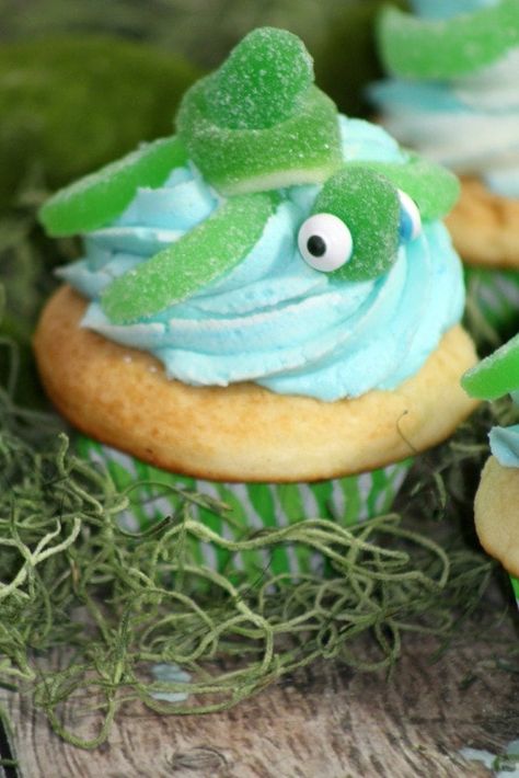 Sea Turtle Cupcakes, Turtle Pool, Turtle Cakes, Turtle Patterns, Turtle Birthday Cake, Luau Cupcakes, Diy Turtle, Turtle Cupcakes, Dream Bakery