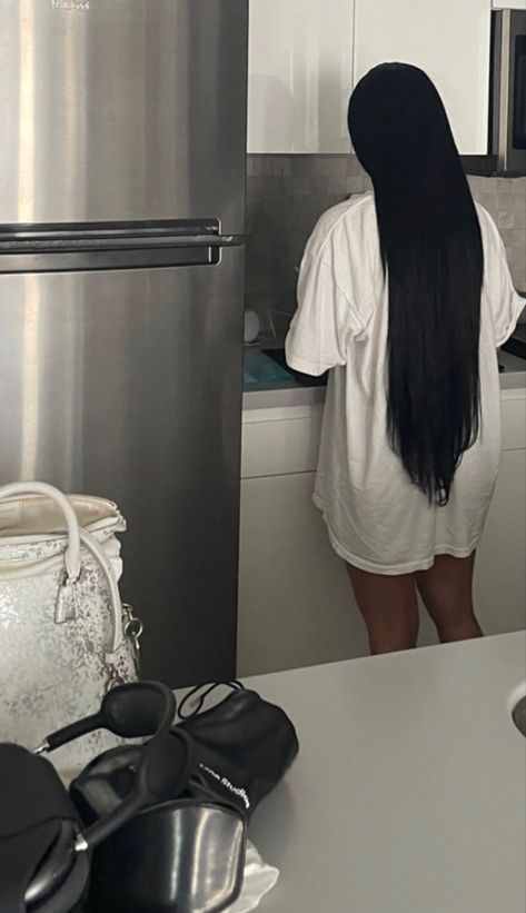 Long Black Hair Aesthetic Faceless, 30 Inch Hair, Black Hair Aesthetic, Long Shiny Hair, Studio Photography Poses, Long Black Hair, December 17, Shiny Hair, Pretty Selfies