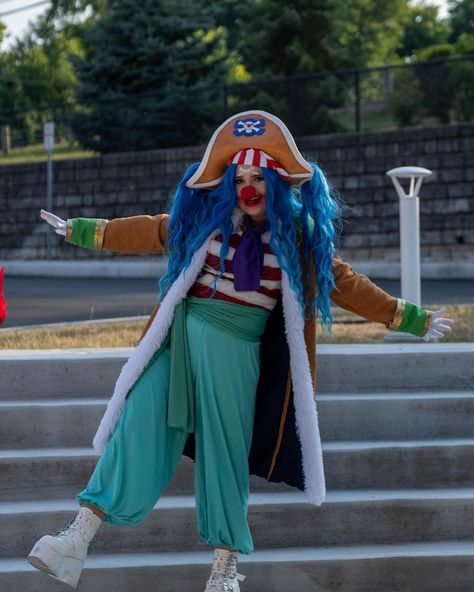 “NOSE?!?!” 🤡🏴‍☠️ ✯¸.•´*¨`*•✿ ✿•*`¨*`•.¸✯ Character: Buggy the Clown Anime: One Piece ✯¸.•´*¨`*•✿ ✿•*`¨*`•.¸✯ Photos taken by: @numberless.numberless ✯¸.•´*¨`*•✿ ✿•*`¨*`•.¸✯ Costume: Made by me Wig: Amazon ✯¸.•´*¨`*•��✿ ✿•*`¨*`•.¸✯ These should be the last round of Buggy the Clown photos. I still have some more Sukuna photos so expect more of that cosplay! I also finally finished Inuyasha and I hope I can get some photos out in nature before the convention next week. I can’t wait to sho... Buggy The Clown Costume, Buggy The Clown Cosplay, Buggy The Clown, Clown Photos, Out In Nature, Pastel Blue Background, One Piece Cosplay, Clown Costume, The Clown