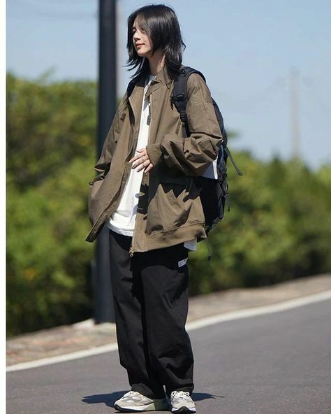 Baggy Clothes Style, Casual Tomboy Outfits, Asian Street Wear, Asian Tomboy, Tomboyish Outfits, Tomboy Girls, Boyish Girl, Boyish Outfits, Outfit Korean