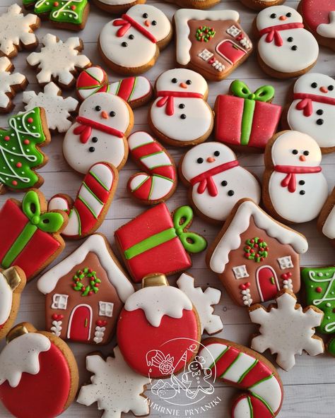 Jul Kaka, Christmas Sugar Cookies Decorated, Gingerbread Cookies Decorated, Cute Christmas Cookies, Christmas Biscuits, Xmas Cookies, Fancy Cookies, Christmas Cookies Decorated, Christmas Sugar Cookies